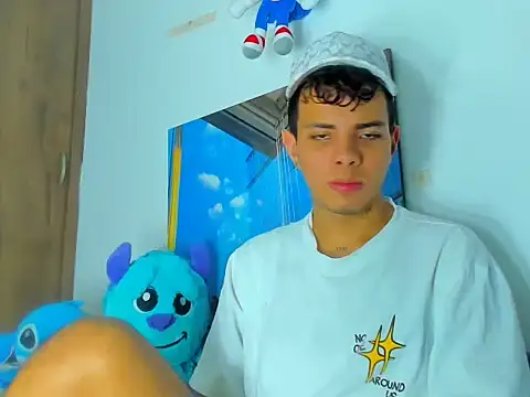 Snapshot of Alessandro_1610 chatting on March 5, 2025, 6:33 am Alessandro 1610 online show from March 5, 2025, 6:33 am