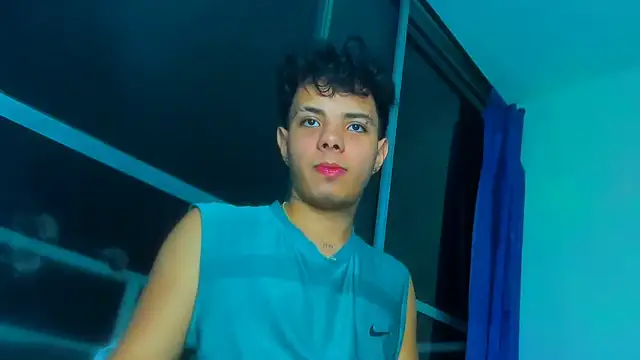 Snapshot of Alessandro_1610 chatting on November 4, 2025, 4:27 am Alessandro 1610 online show from November 4, 2025, 4:27 am