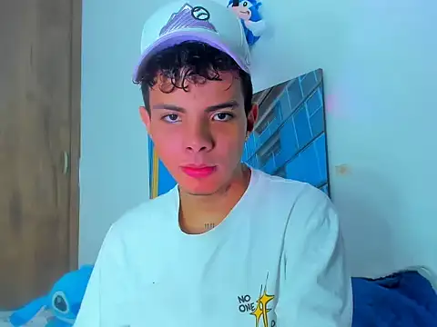 Snapshot of Alessandro_1610 chatting on March 5, 2025, 12:55 pm Alessandro 1610 online show from March 5, 2025, 12:55 pm