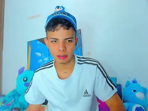 Snapshot of Alessandro_1610 chatting on March 13, 2025, 2:01 pm Alessandro 1610 online show from March 13, 2025, 2:01 pm