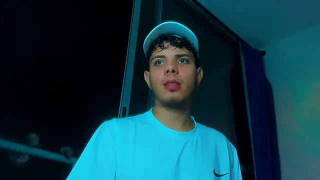 Snapshot of Alessandro_1610 chatting on October 20, 2025, 4:03 am Alessandro 1610 online show from October 20, 2025, 4:03 am