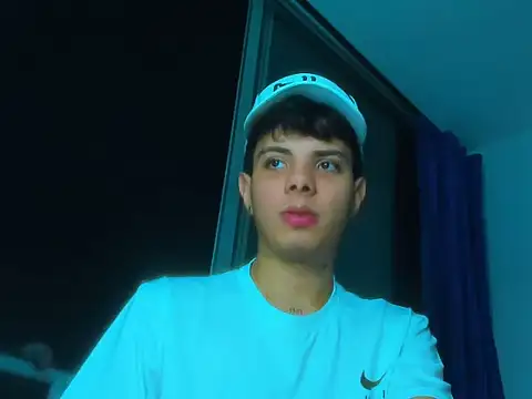 Snapshot of Alessandro_1610 chatting on October 22, 2025, 4:34 am Alessandro 1610 online show from October 22, 2025, 4:34 am