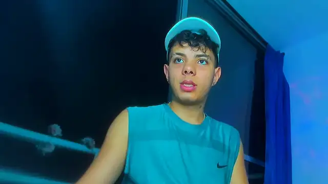 Snapshot of Alessandro_1610 chatting on November 3, 2025, 4:28 am Alessandro 1610 online show from November 3, 2025, 4:28 am