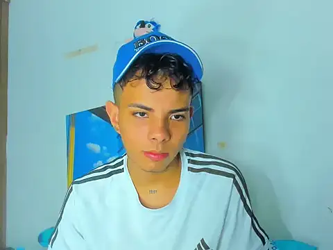 Snapshot of Alessandro_1610 chatting on March 13, 2025, 8:37 am Alessandro 1610 online show from March 13, 2025, 8:37 am