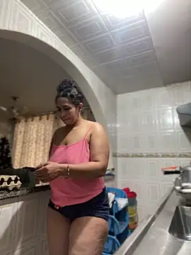 Carola-Ross online show from December 15, 2025, 4:57 pm