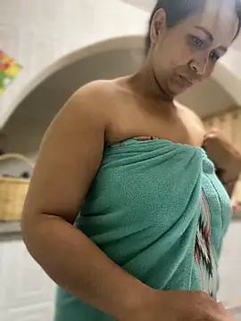 Carola-Ross online show from November 17, 2025, 5:28 pm