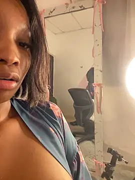 Snapshot of blackgril12 chatting on January 6, 2026, 11:09 pm blackgril12 online show from January 6, 2026, 11:09 pm