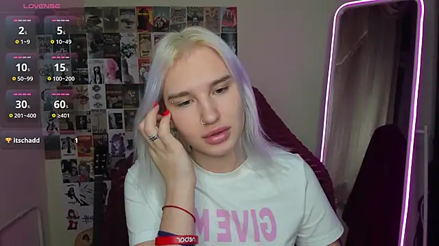 EvelinaLuu online show from December 19, 2025, 2:04 am