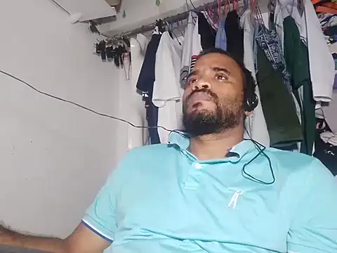 Snapshot of YOX22 chatting on February 25, 2025, 6:25 am YOX22 online show from February 25, 2025, 6:25 am