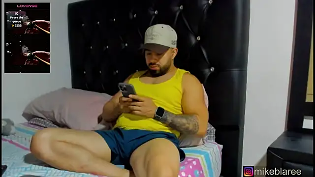 Snapshot of mikeblaree chatting on February 2, 2026, 1:37 am mikeblaree online show from February 2, 2026, 1:37 am