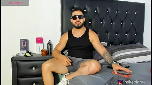 mikeblaree online show from April 18, 2026, 6:32 pm