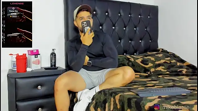 Snapshot of mikeblaree chatting on February 25, 2026, 7:14 pm mikeblaree online show from February 25, 2026, 7:14 pm