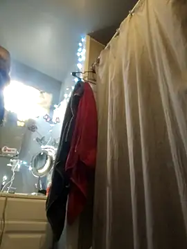 Snapshot of ShysluutGia chatting on December 2, 2025, 6:48 am ShysluutGia online show from December 2, 2025, 6:48 am