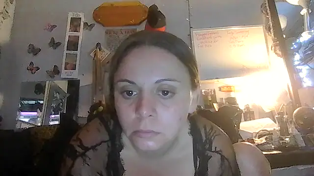 Snapshot of ShysluutGia chatting on July 9, 2026, 10:04 am ShysluutGia online show from July 9, 2026, 10:04 am