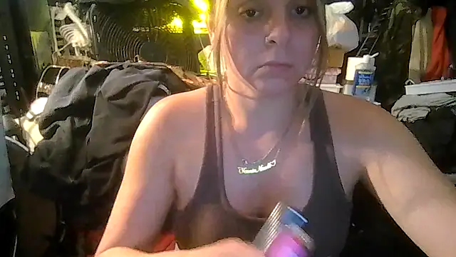 ShysluutGia online show from April 18, 2026, 7:18 pm