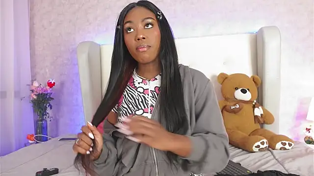 ThianaLopez online show from November 22, 2025, 9:13 pm