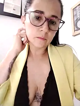 Snapshot of Alanna_11 chatting on March 6, 2025, 1:48 am Alanna 11 online show from March 6, 2025, 1:48 am