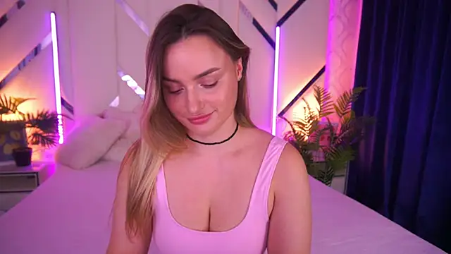 LindsieGreyy online show from November 27, 2025, 8:26 am