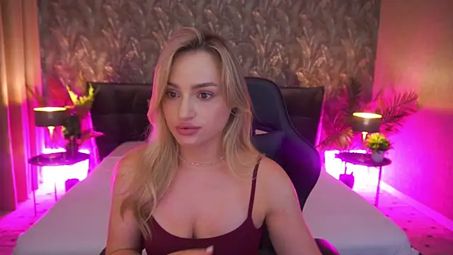 Snapshot of LindsieGreyy chatting on July 5, 2026, 1:07 pm LindsieGreyy online show from July 5, 2026, 1:07 pm
