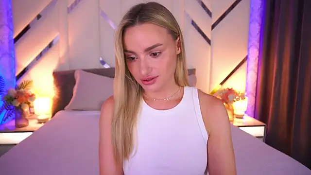 Snapshot of LindsieGreyy chatting on July 11, 2026, 1:00 pm LindsieGreyy online show from July 11, 2026, 1:00 pm