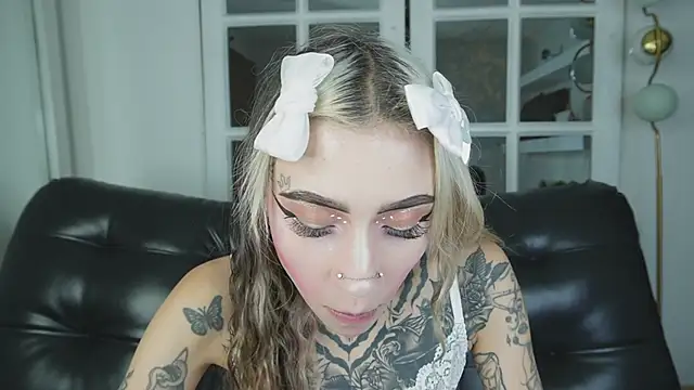 Snapshot of miss___angel chatting on February 17, 2026, 11:07 am miss angel online show from February 17, 2026, 11:07 am