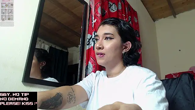 Snapshot of Robin_H00t chatting on March 11, 2025, 12:33 am Robin H00t online show from March 11, 2025, 12:33 am