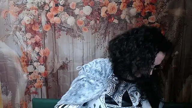 Miroslava Happi online show from April 9, 2026, 6:04 am