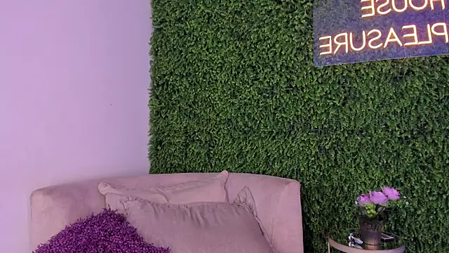 emmiily z online show from March 11, 2025, 6:52 am