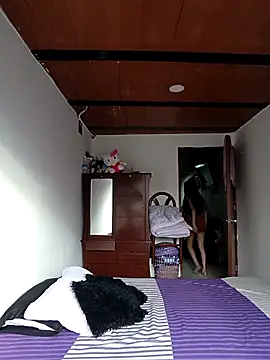 CHLOE ISABELL online show from March 11, 2026, 12:10 pm