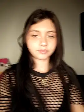 Snapshot of CHLOE_ISABELL chatting on May 16, 2026, 2:21 am CHLOE ISABELL online show from May 16, 2026, 2:21 am