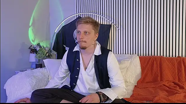 Saint Vicious online show from October 25, 2025, 8:09 pm