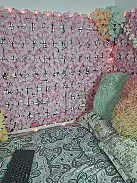 Snapshot of Lynda_Bonnie chatting on February 5, 2026, 2:02 pm Lynda Bonnie online show from February 5, 2026, 2:02 pm