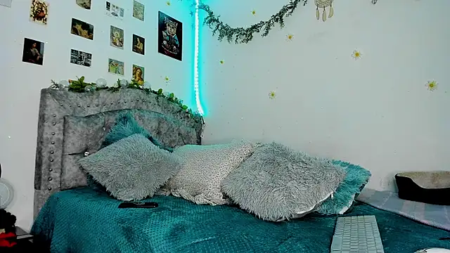 roxxystar  online show from March 9, 2025, 2:07 am