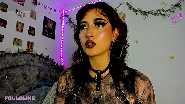 roxxystar  online show from March 10, 2025, 2:06 am