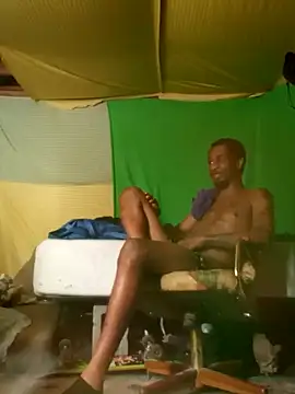 BrownSkinGuy420 online show from November 10, 2025, 1:10 am