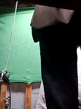 BrownSkinGuy420 online show from February 11, 2025, 5:37 am