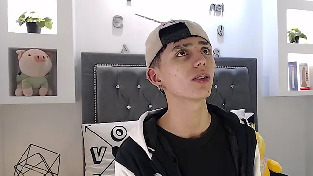 MaikyCooper online show from March 18, 2025, 5:56 am