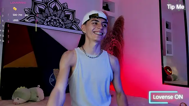 MaikyCooper online show from October 12, 2025, 8:43 pm