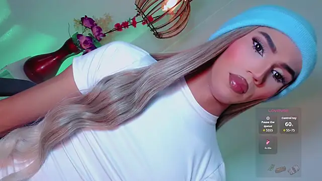 emelly horny  online show from February 7, 2026, 7:33 pm