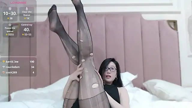 linlinnnnn online show from March 12, 2025, 10:37 am