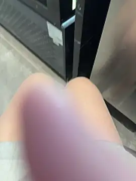 Mia-77 online show from April 7, 2026, 5:09 am