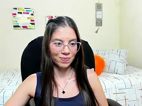 Snapshot of veronicamiller22 chatting on September 15, 2025, 1:28 am veronicamiller22 online show from September 15, 2025, 1:28 am