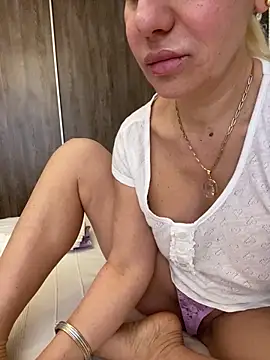 Snapshot of DeboraXporn chatting on February 27, 2026, 5:40 am DeboraXporn online show from February 27, 2026, 5:40 am