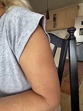 Snapshot of DeboraXporn chatting on October 23, 2025, 1:32 pm DeboraXporn online show from October 23, 2025, 1:32 pm