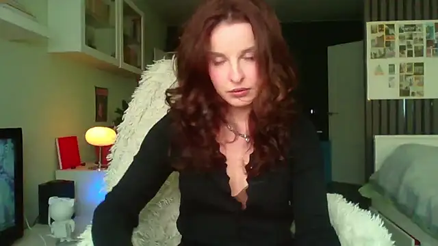 Snapshot of MollyBer chatting on June 15, 2026, 3:23 pm MollyBer online show from June 15, 2026, 3:23 pm