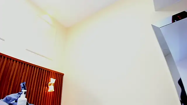 MELINAMARTINS online show from March 20, 2025, 10:40 pm