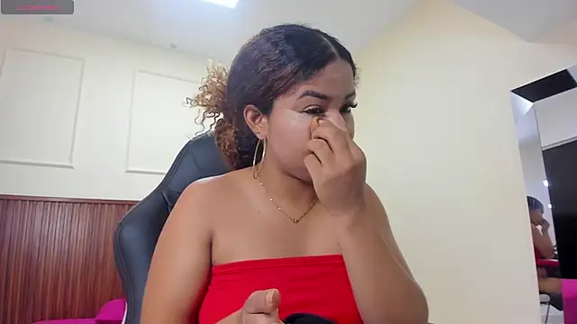 MELINAMARTINS online show from November 14, 2025, 7:06 pm