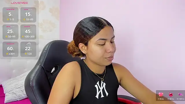 MELINAMARTINS online show from January 7, 2026, 7:52 pm