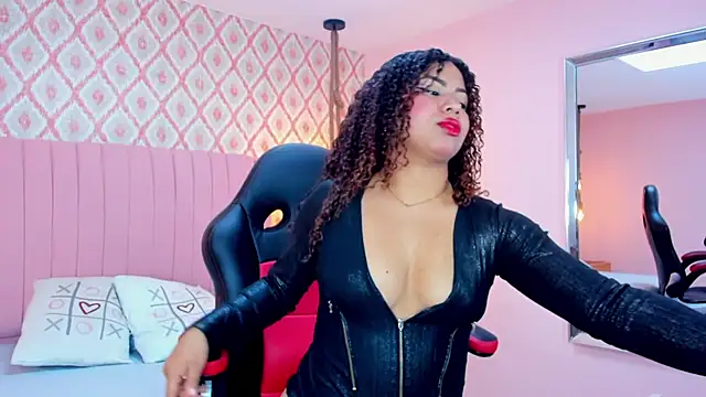 MELINAMARTINS online show from March 7, 2025, 7:27 pm