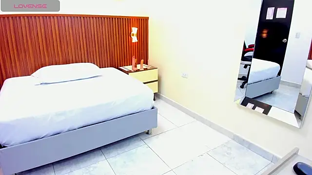 MELINAMARTINS online show from March 11, 2025, 7:25 pm